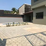 Bela Casa Totalmente Nova Com Piscina 300M Da Praia