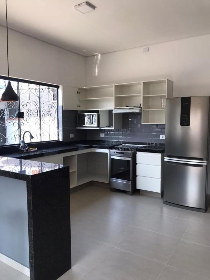 Casa de férias Bela Casa Totalmente Nova Com Piscina 300m Da *