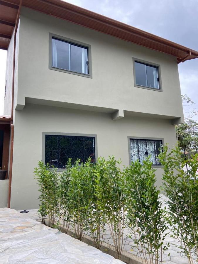 Bela Casa Totalmente Nova Com Piscina 300m Da