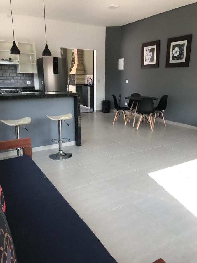 Casa de férias Bela Casa Totalmente Nova Com Piscina 300m Da